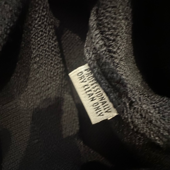 St. John Sleeveless Mock Neck, Black/Cream Top, Size Large - Picture 8 of 8